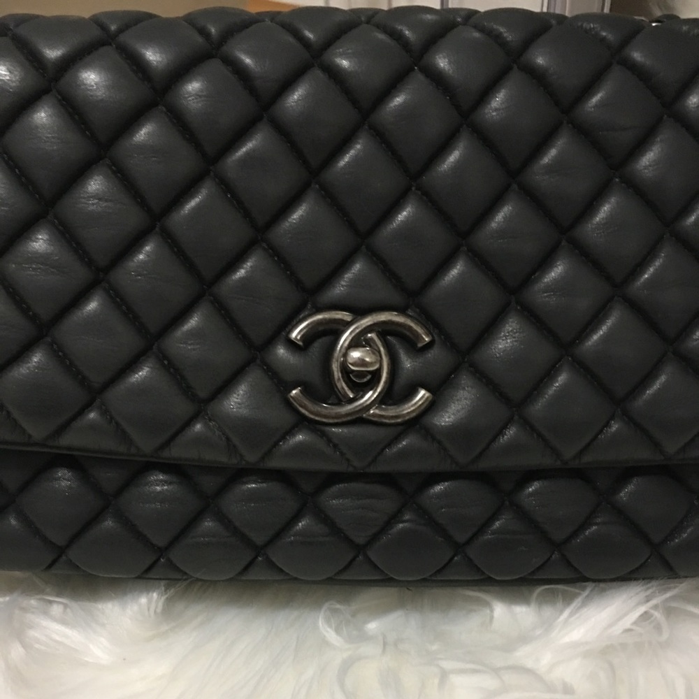 CHANEL - Picture 3 of 8
